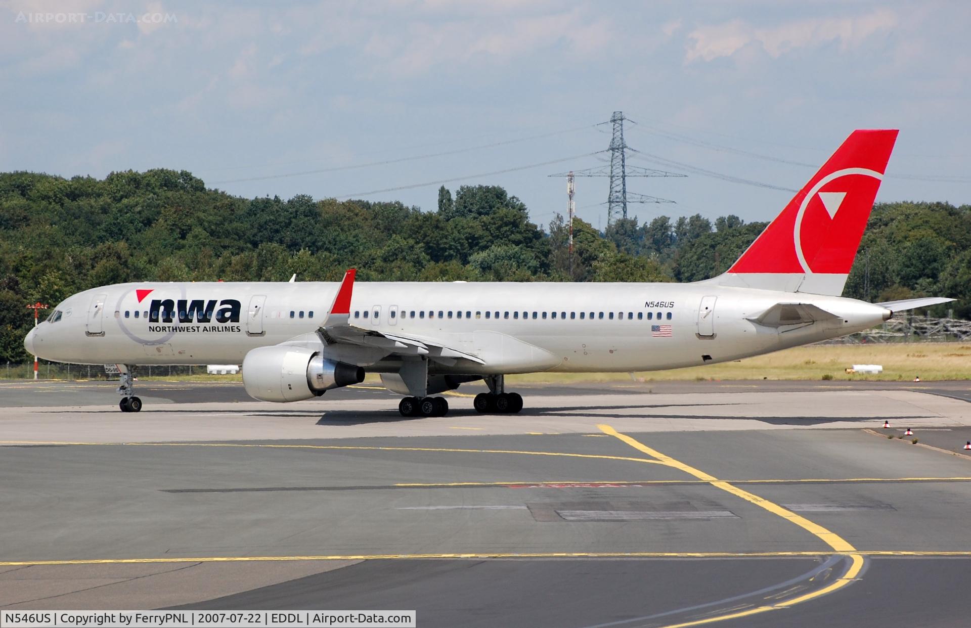 N546US, 1996 Boeing 757-251 C/N 26493, NWA B752 lining-up.