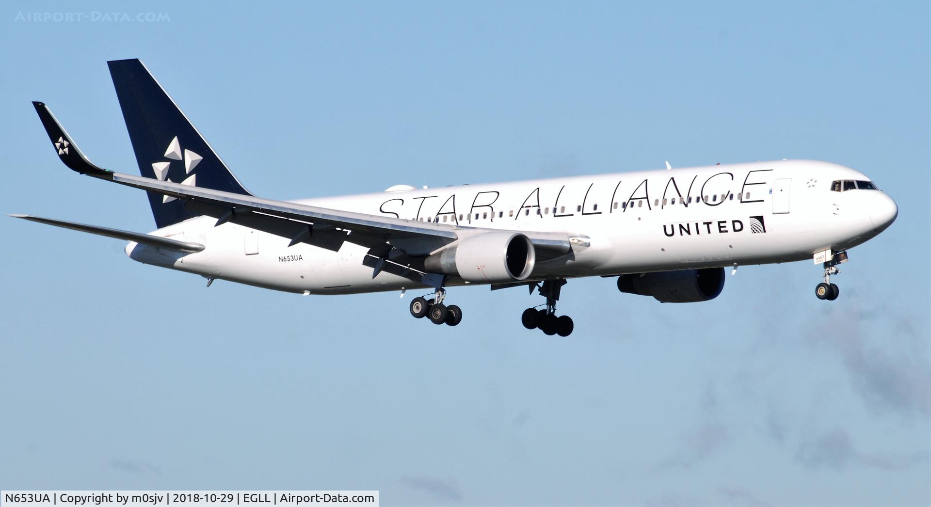 N653UA, 1992 Boeing 767-322 C/N 25391, Taken from the theshold of 09L