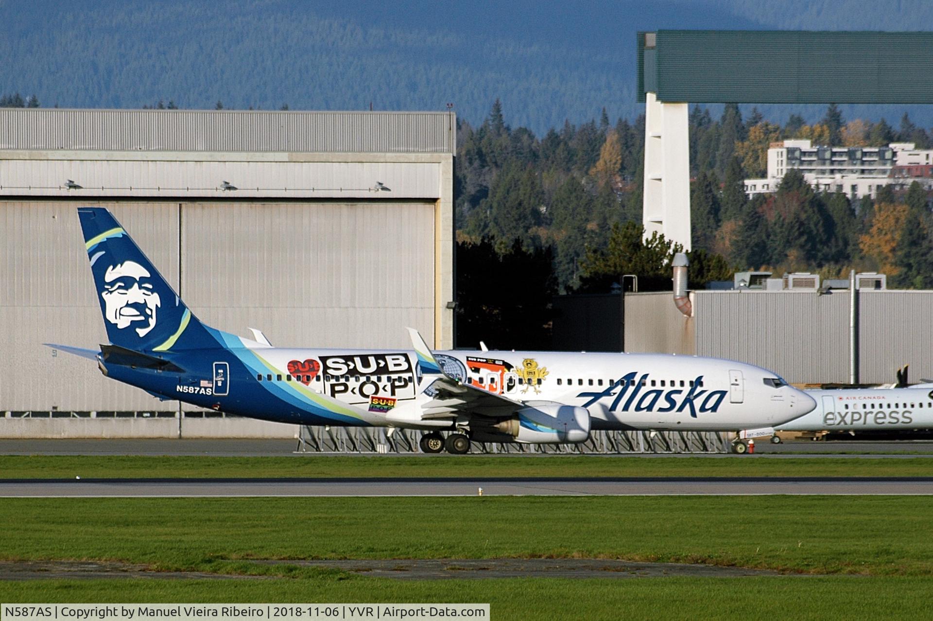 N587AS, 2007 Boeing 737-890 C/N 35684, Starboard view of 