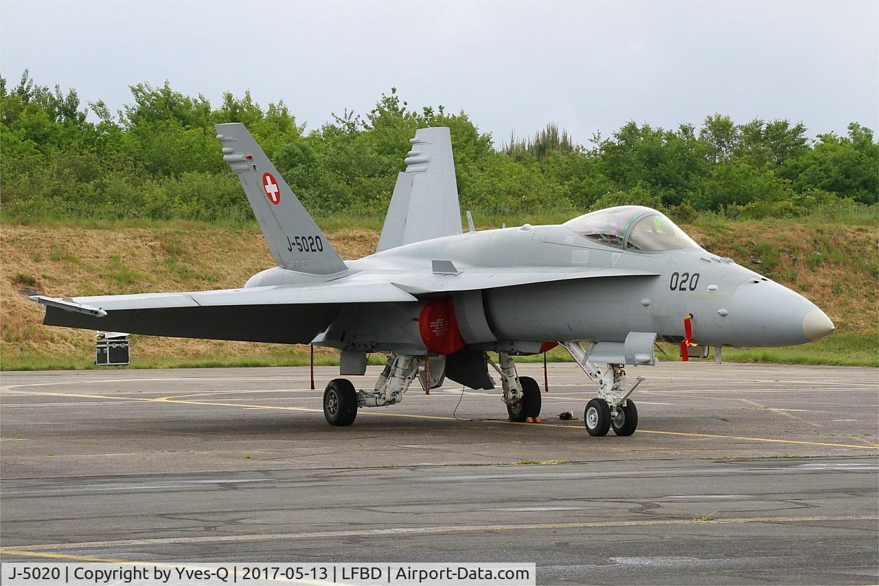 J-5020, McDonnell Douglas F/A-18C Hornet C/N 1369/SFC020, Swiss Air Force McDonnell Douglas FA-18C Hornet, Flight line, Bordeaux-Mérignac airport Air Base (LFBD-BOD) Open day 2017