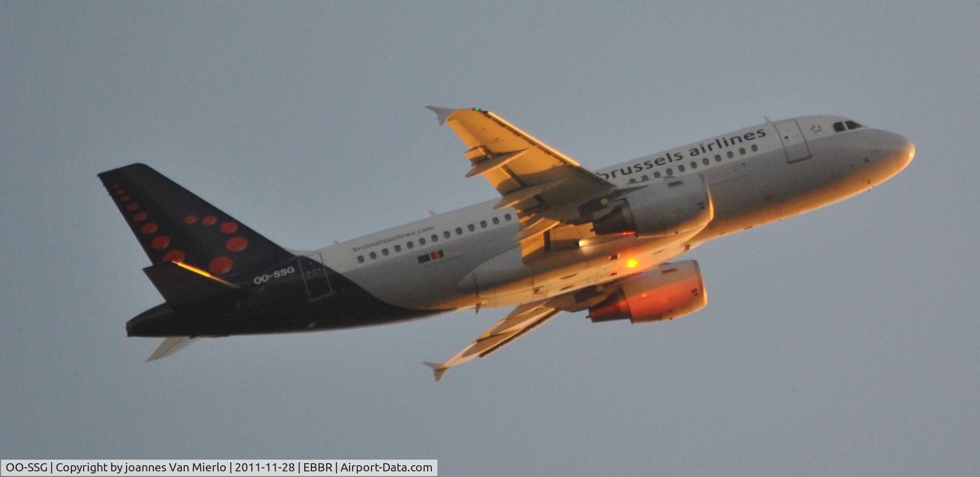 OO-SSG, 2000 Airbus A319-112 C/N 1160, T/O EBBR 25R by sunset