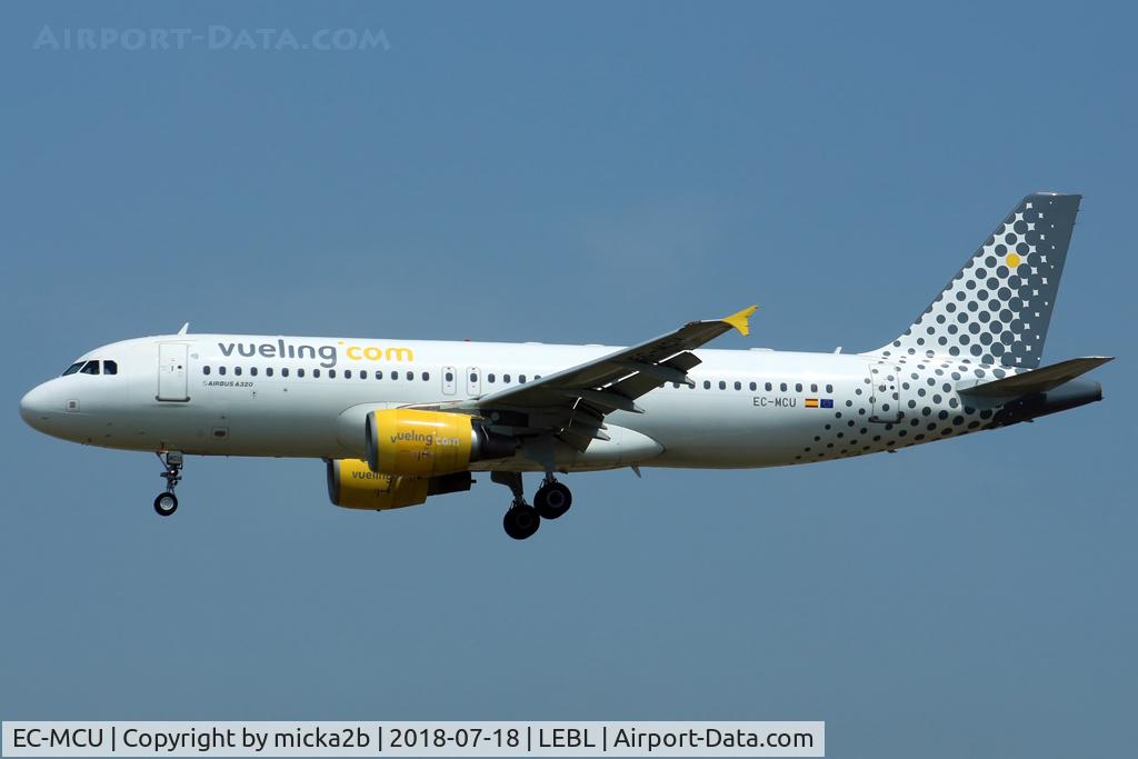 EC-MCU, 2009 Airbus A320-214 C/N 3907, Landing