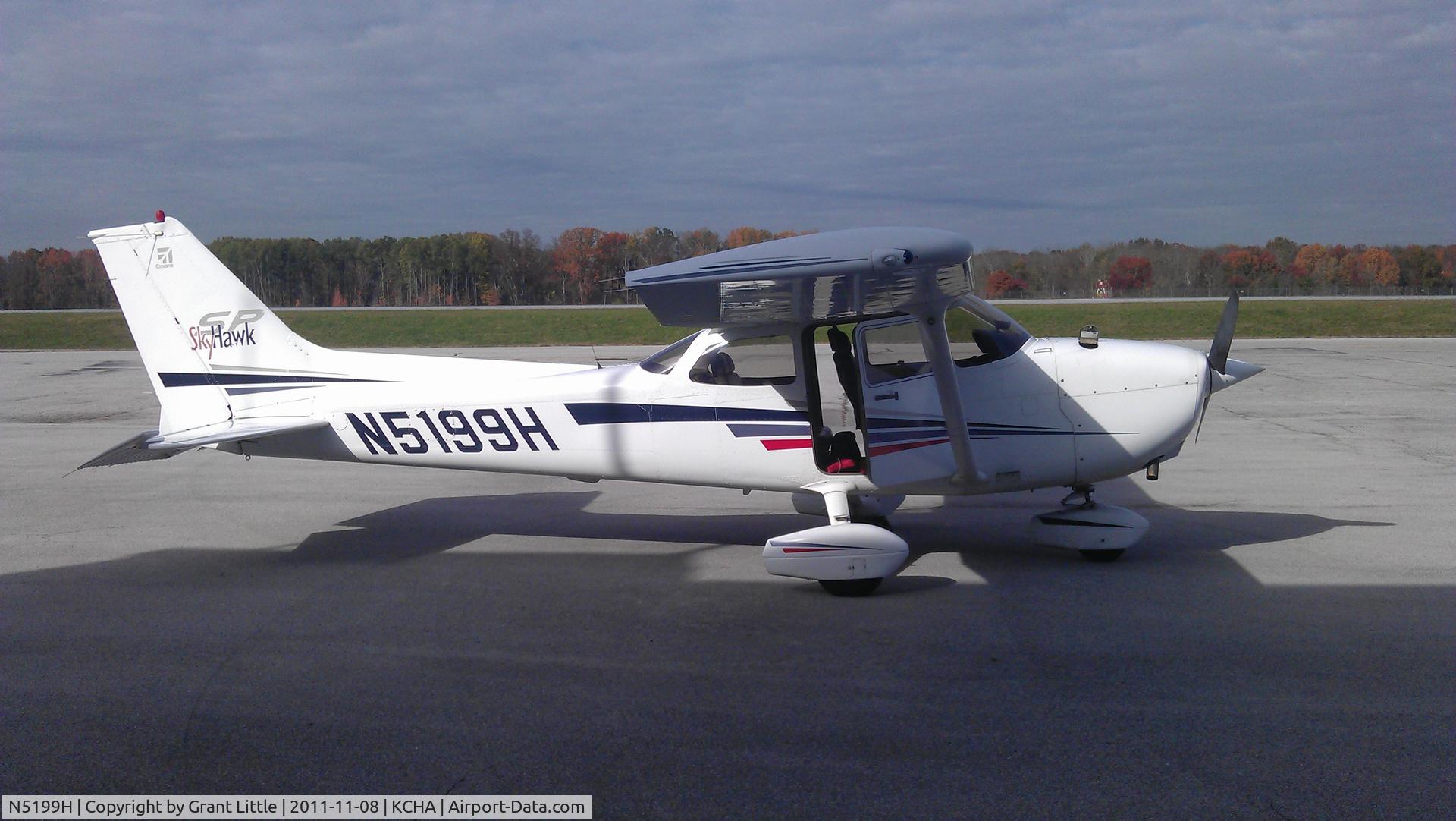 N5199H, Cessna 172M C/N 17265372, N5199H up from SC, visiting Chattanooga for a couple of days.