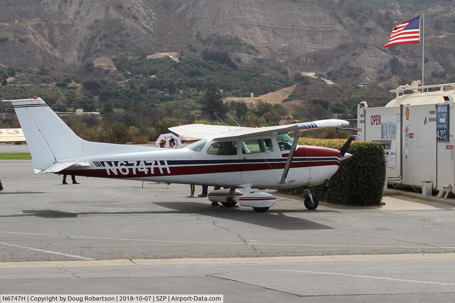 N6747H, 1975 Cessna 172M C/N 17265564, 1975 Cessna 172M SKYHAWK, Lycoming O-320-E2D 150 Hp, at Fuel Dock