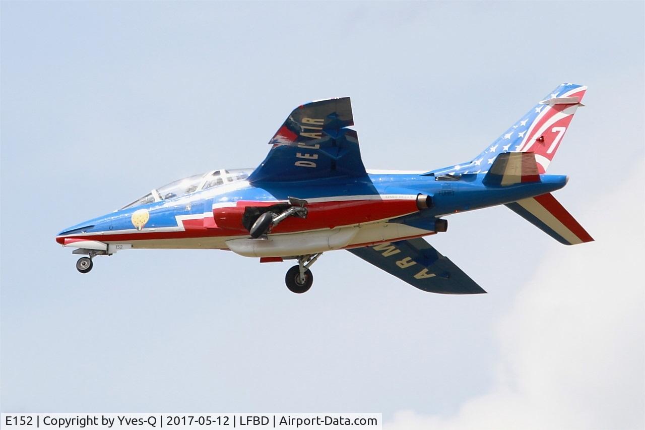 E152, Dassault-Dornier Alpha Jet E C/N E152, Dassault Dornier Alphajet E (F-UHRT), Athos 07 of Patrouille de France 2017, Overshooting rwy 23, Bordeaux-Mérignac Air Base 106 (LFBD-BOD) Open day 2017