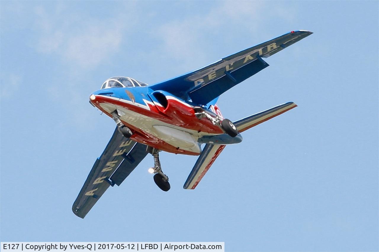 E127, 1983 Dassault-Dornier Alpha Jet E C/N E127, Dassault-Dornier Alpha Jet E (F-UGFK), Athos 06 of Patrouille de France 2017, On final rwy 23, Bordeaux-Mérignac Air Base 106 (LFBD-BOD) Open day 2017