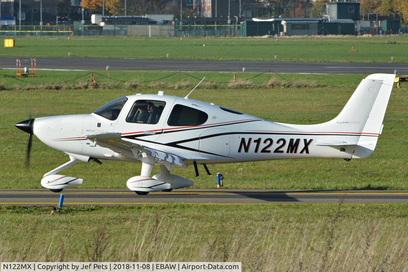 N122MX, 2017 Cirrus SR20 C/N 2347, Taxiing at Antwerp Airport.