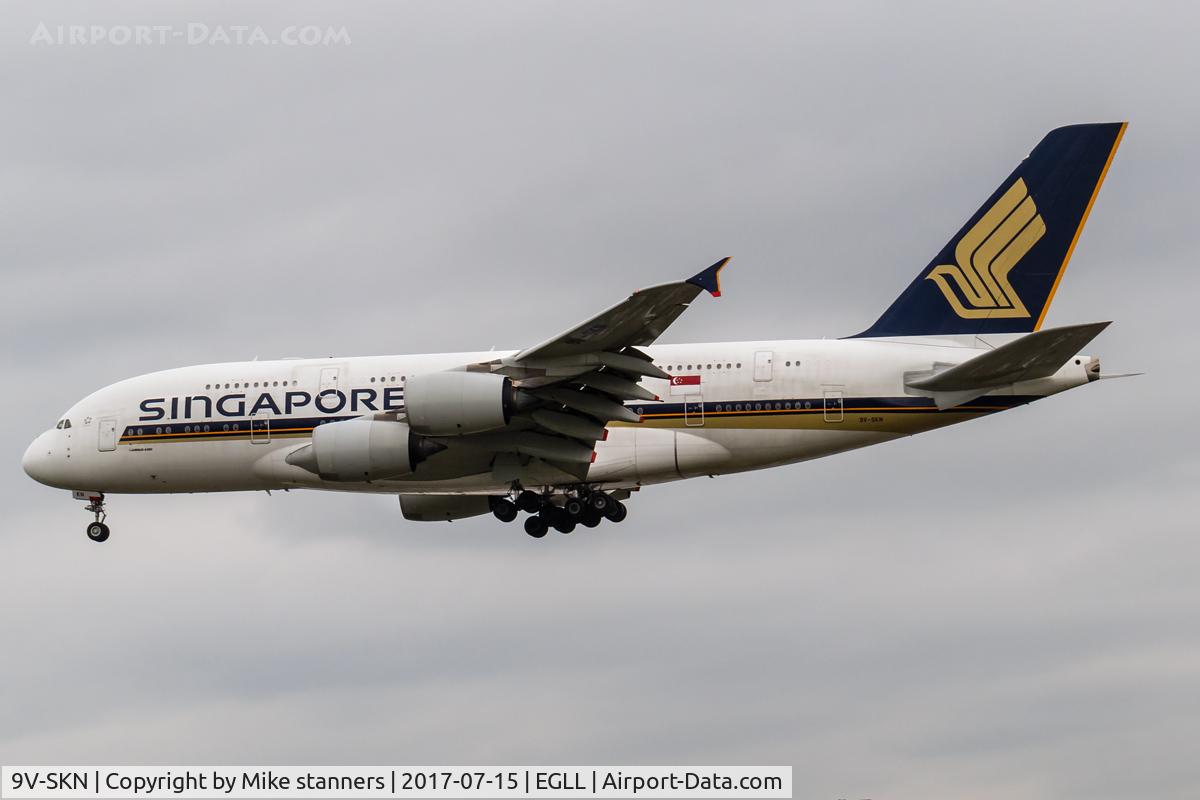 9V-SKN, 2011 Airbus A380-841 C/N 071, Singapore Airlines A380-841 Landing runway 27L from SIN,LHR 15.7.17