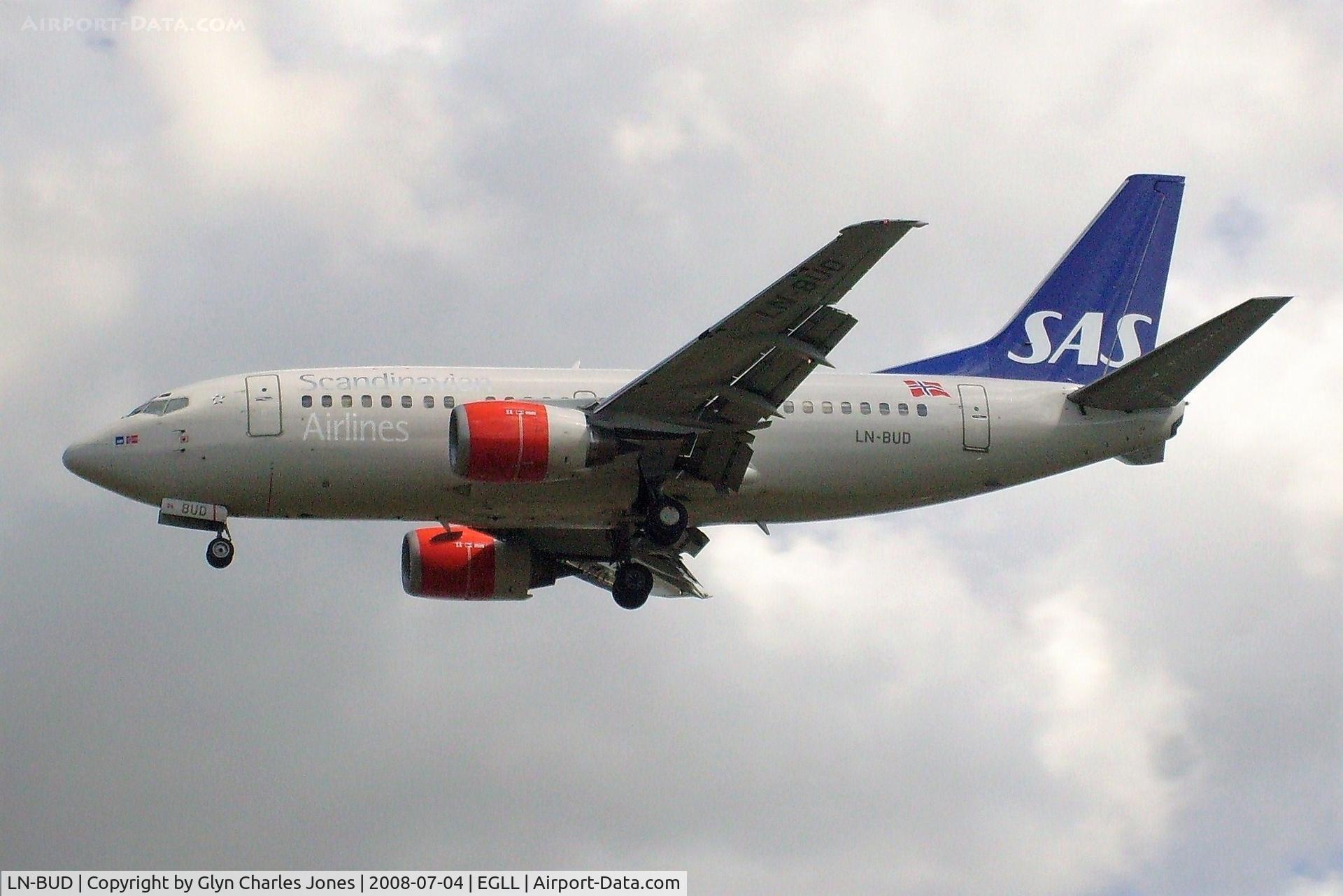 LN-BUD, 1996 Boeing 737-505 C/N 25794, On finals to runway 27L. Not as common as the other type of SAS 737s at London-Heathrow. Operated by SAS Norge.