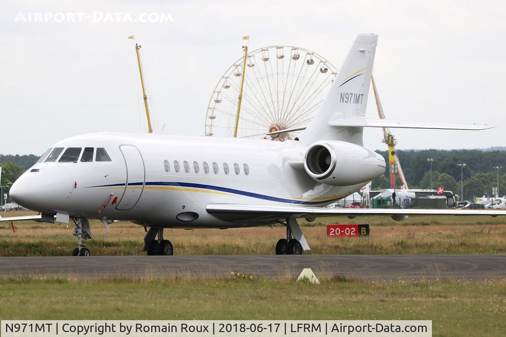 N971MT, 2016 Dassault Falcon 2000EX C/N 326, Parked