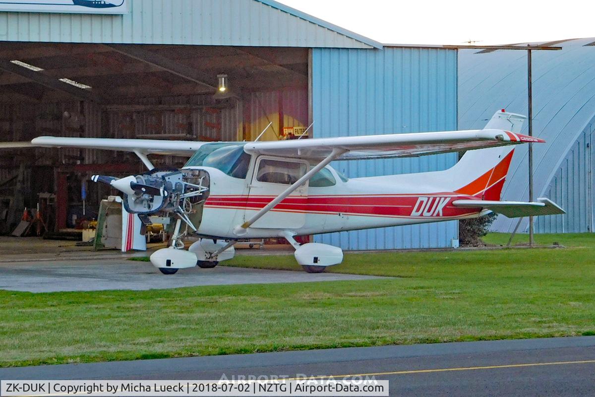 ZK-DUK, Cessna 172M C/N 17262203, At Tauranga