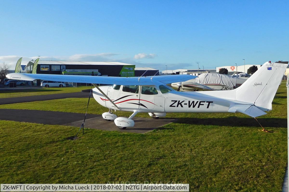 ZK-WFT, Cessna 172N C/N 17267712, At Tauranga