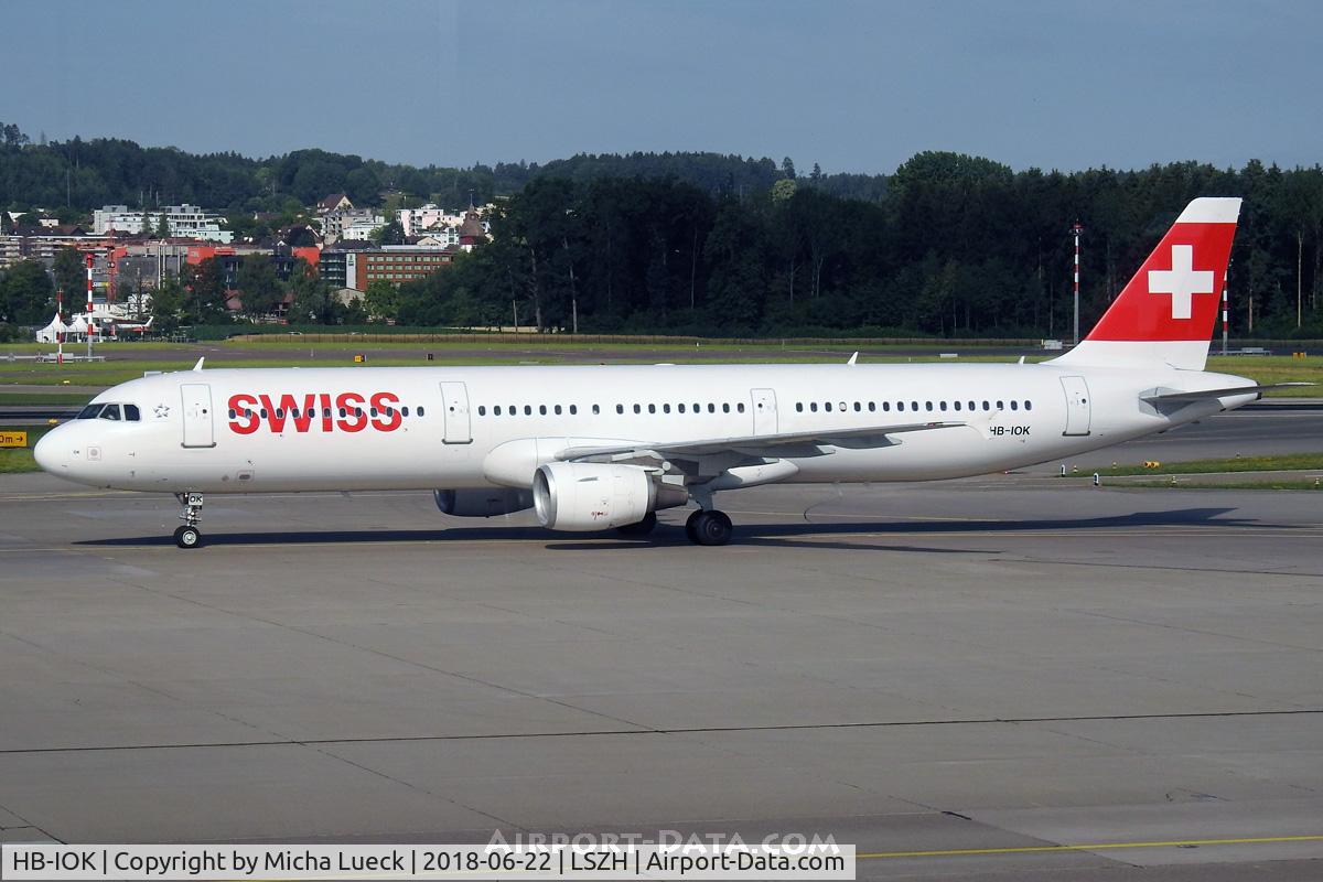 HB-IOK, 1999 Airbus A321-111 C/N 987, At Zurich