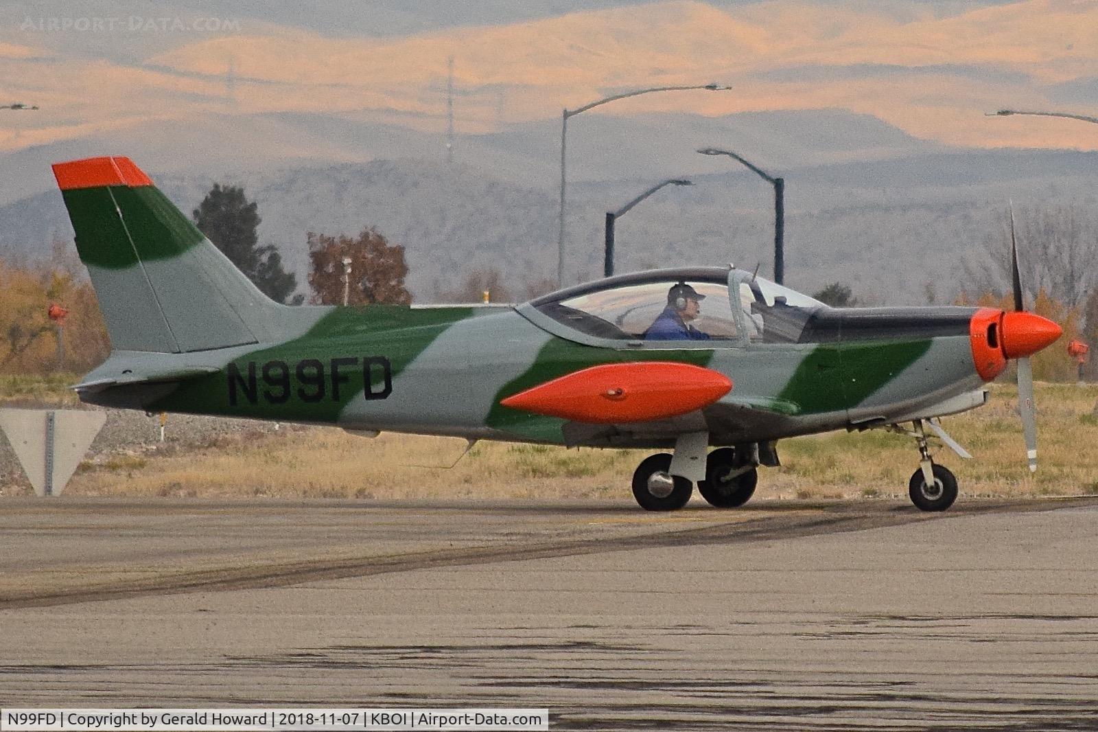 N99FD, 1991 SIAI-Marchetti SF-260D C/N 787, Turning onto Juliet.