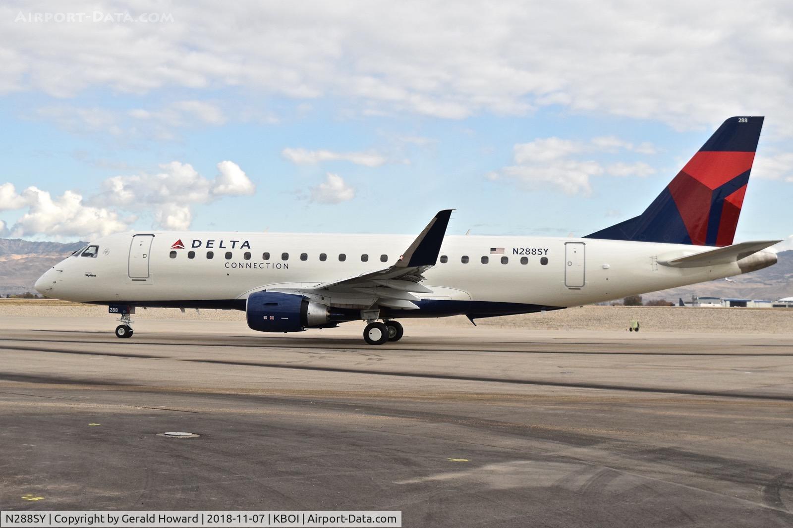N288SY, 2018 Embraer 175LR (ERJ-170-200LR) C/N 17000754, Turning towards RWY 10R.