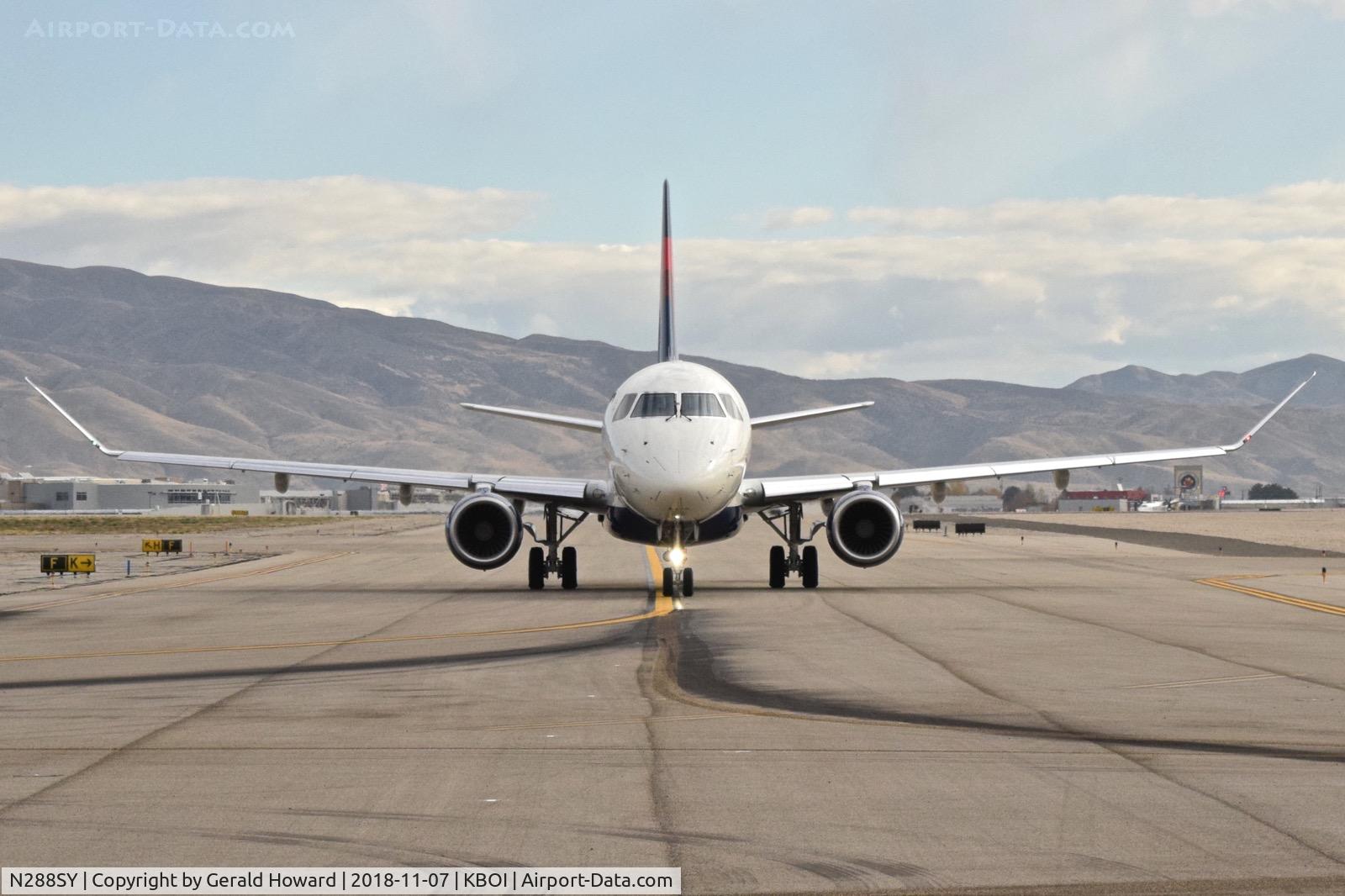 N288SY, 2018 Embraer 175LR (ERJ-170-200LR) C/N 17000754, Taxiing on Foxtrot.