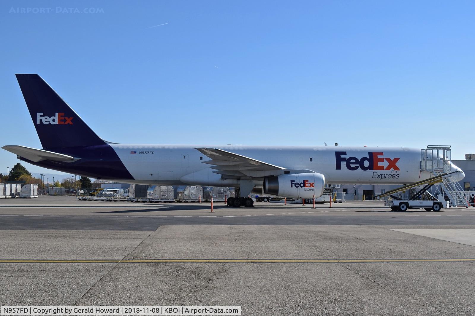 N957FD, 1990 Boeing 757-21B C/N 24774, Parked on the Fed Ex ramp.
