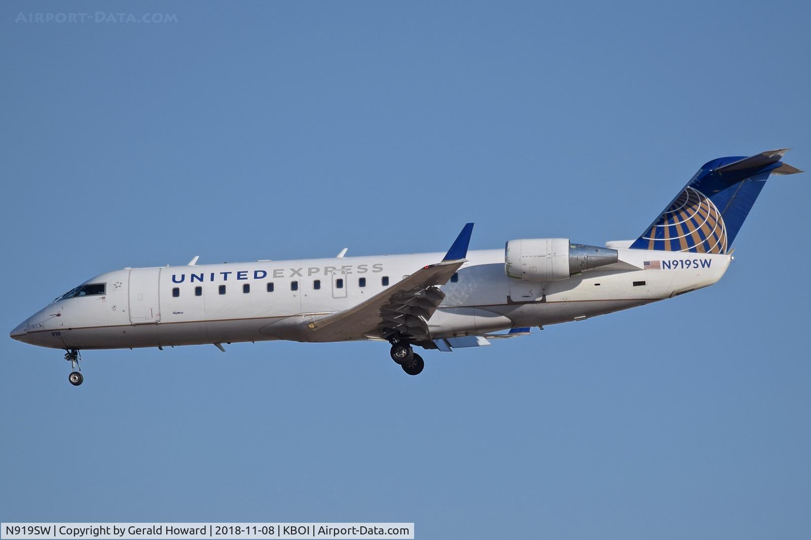 N919SW, 2002 Bombardier CRJ-200LR (CL-600-2B19) C/N 7657, Landing RWY 28R.
