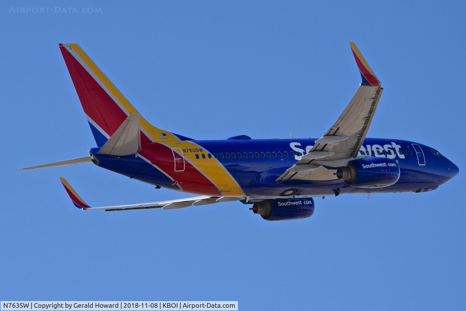 N763SW, 2000 Boeing 737-7H4 C/N 27877, Take off from RWY 28R.