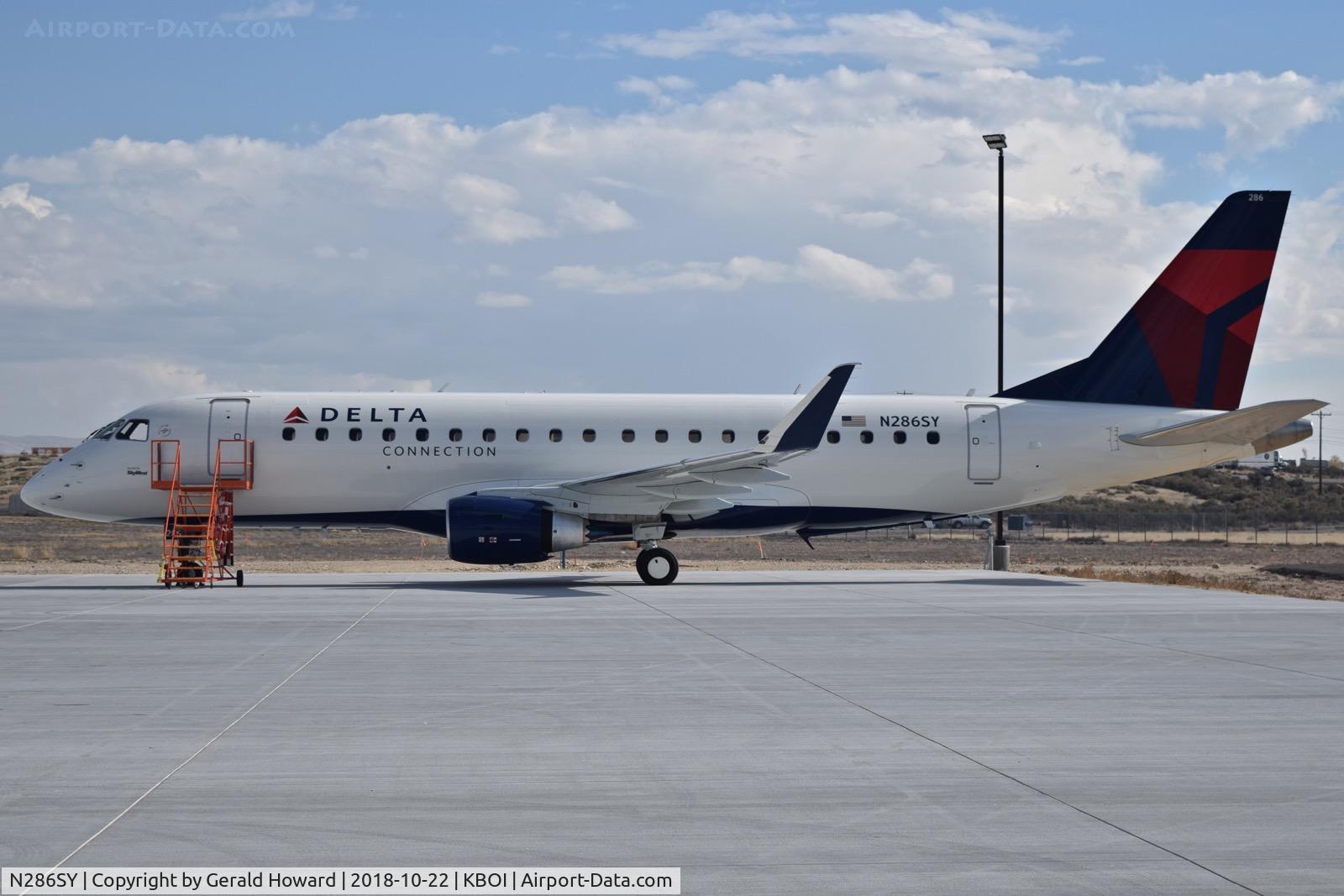 N286SY, 2018 Embraer ERJ-175LL (ERJ-170-200LL) C/N 17000752, Parked on the Skywest maintenance ramp for final checks.