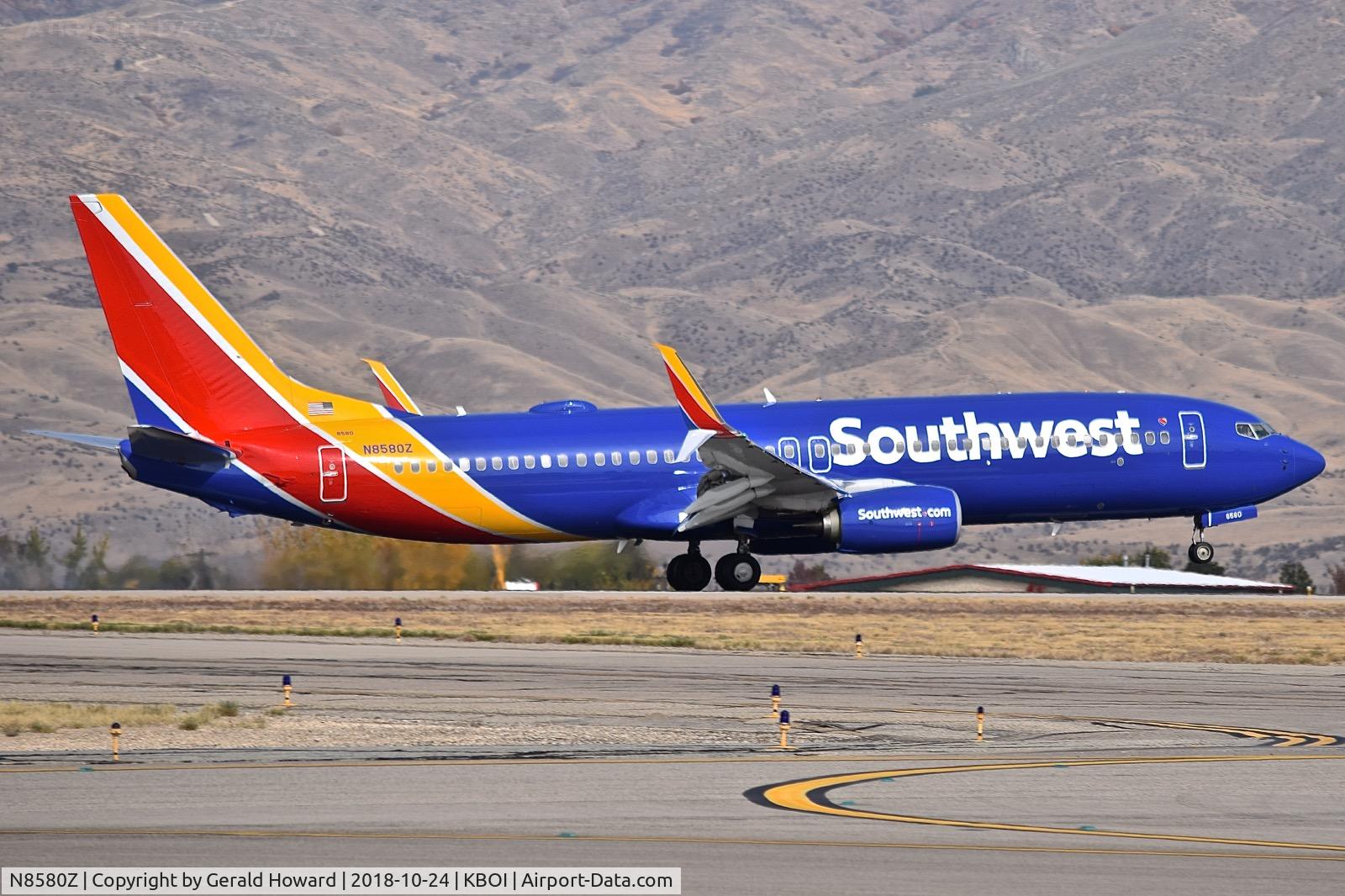 N8580Z, 2018 Boeing 737-800 C/N 64347, Landing roll out on RWY 10L.