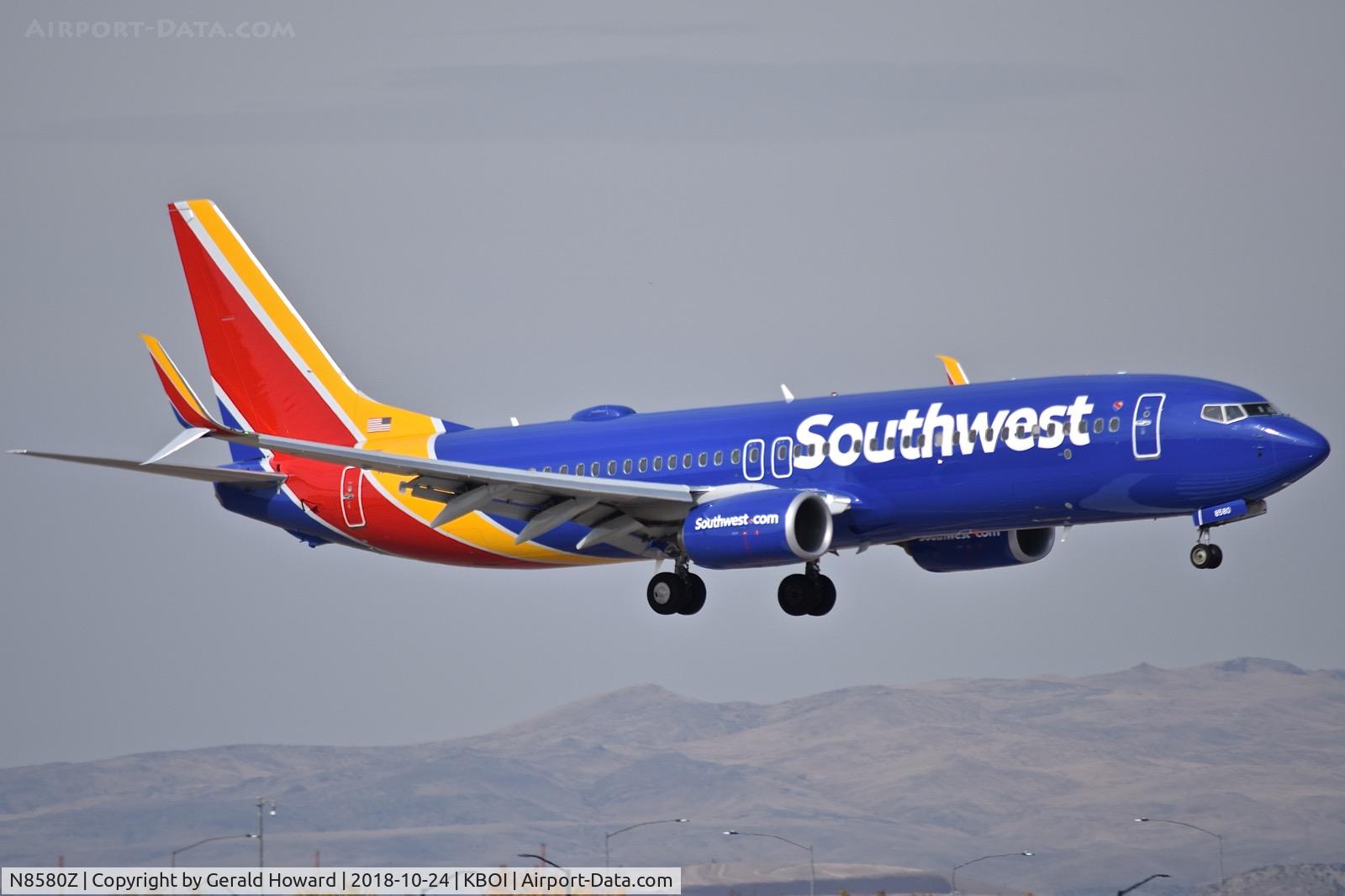 N8580Z, 2018 Boeing 737-800 C/N 64347, On approach for RWY 10l.