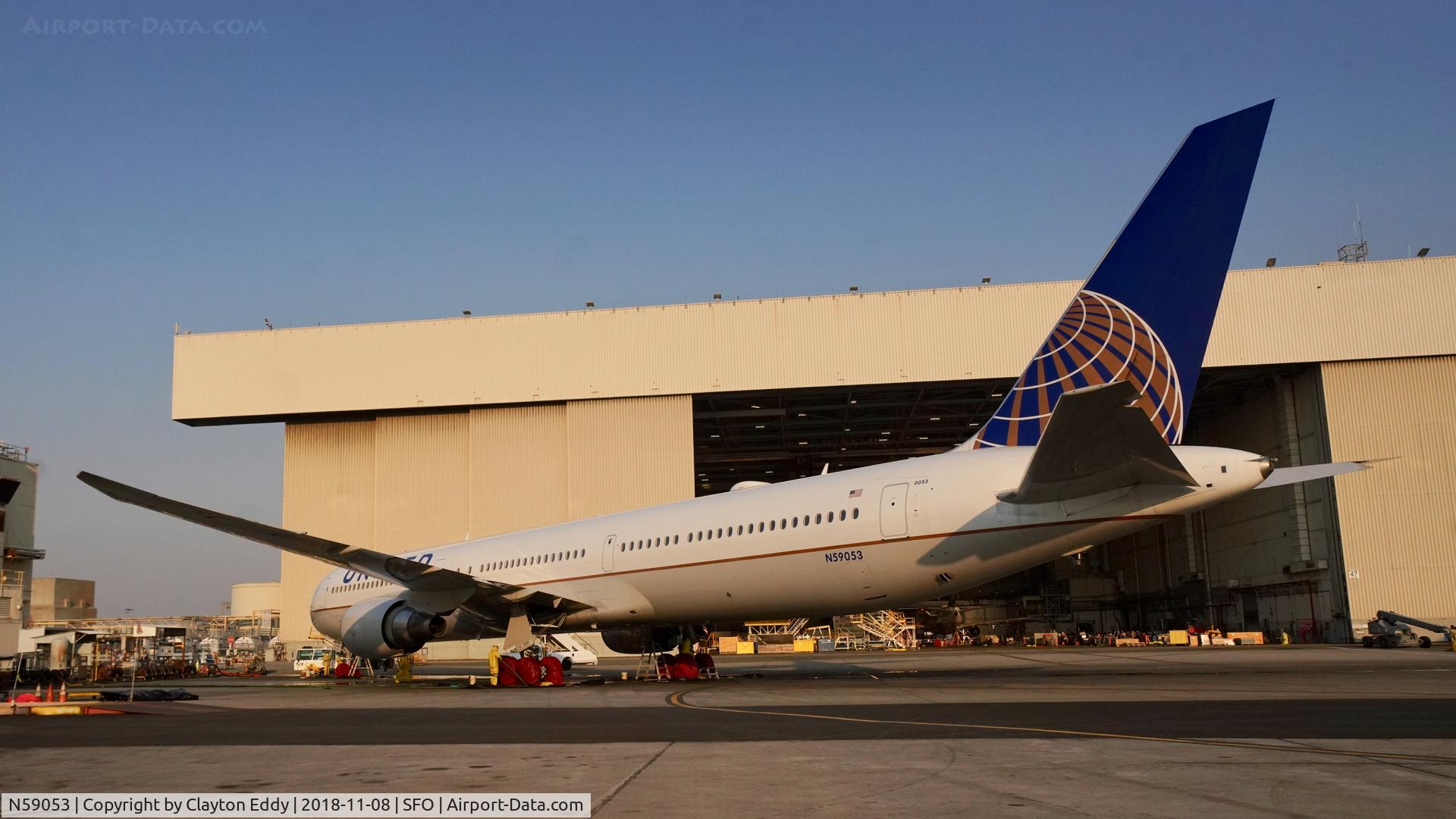 N59053, 2000 Boeing 767-424/ER C/N 29448, Smoke from Paradise California fire 2018.