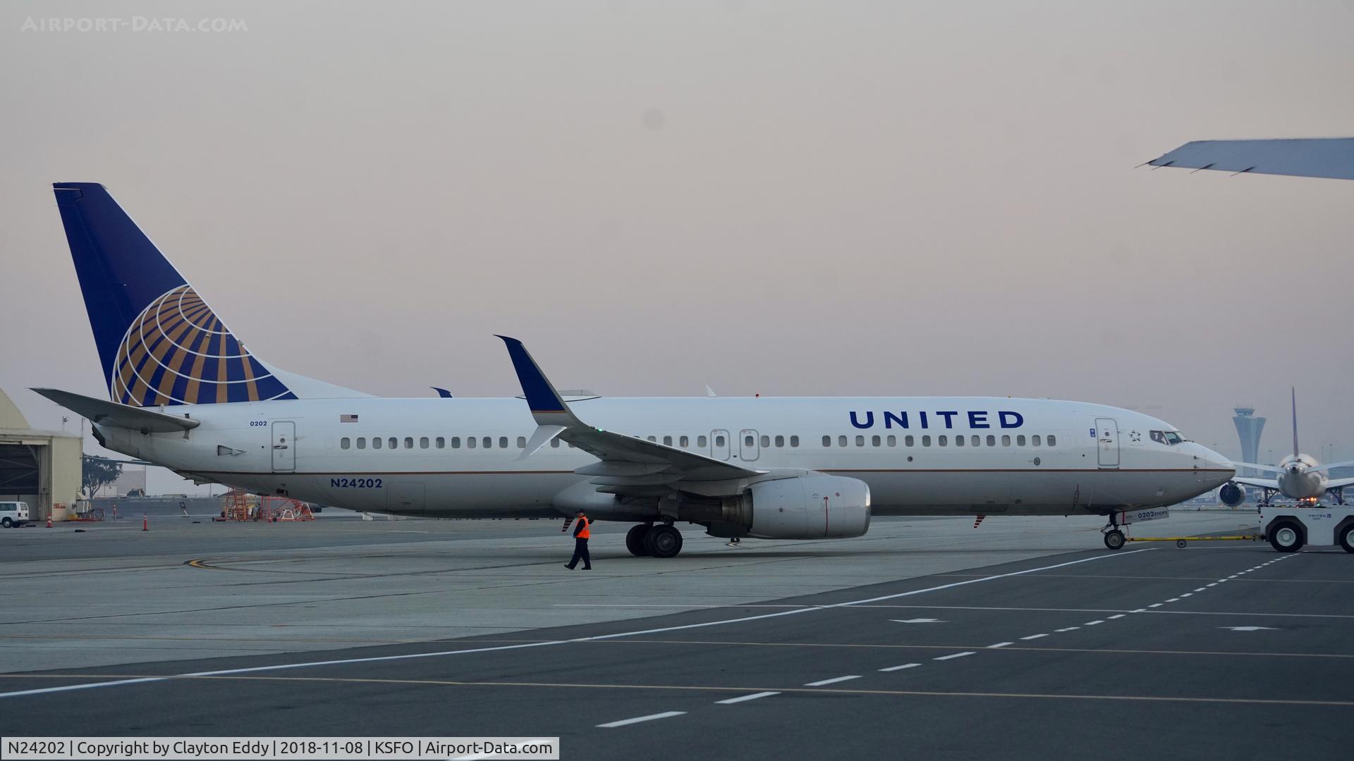 N24202, 2000 Boeing 737-824 C/N 30429, SFO 2018.