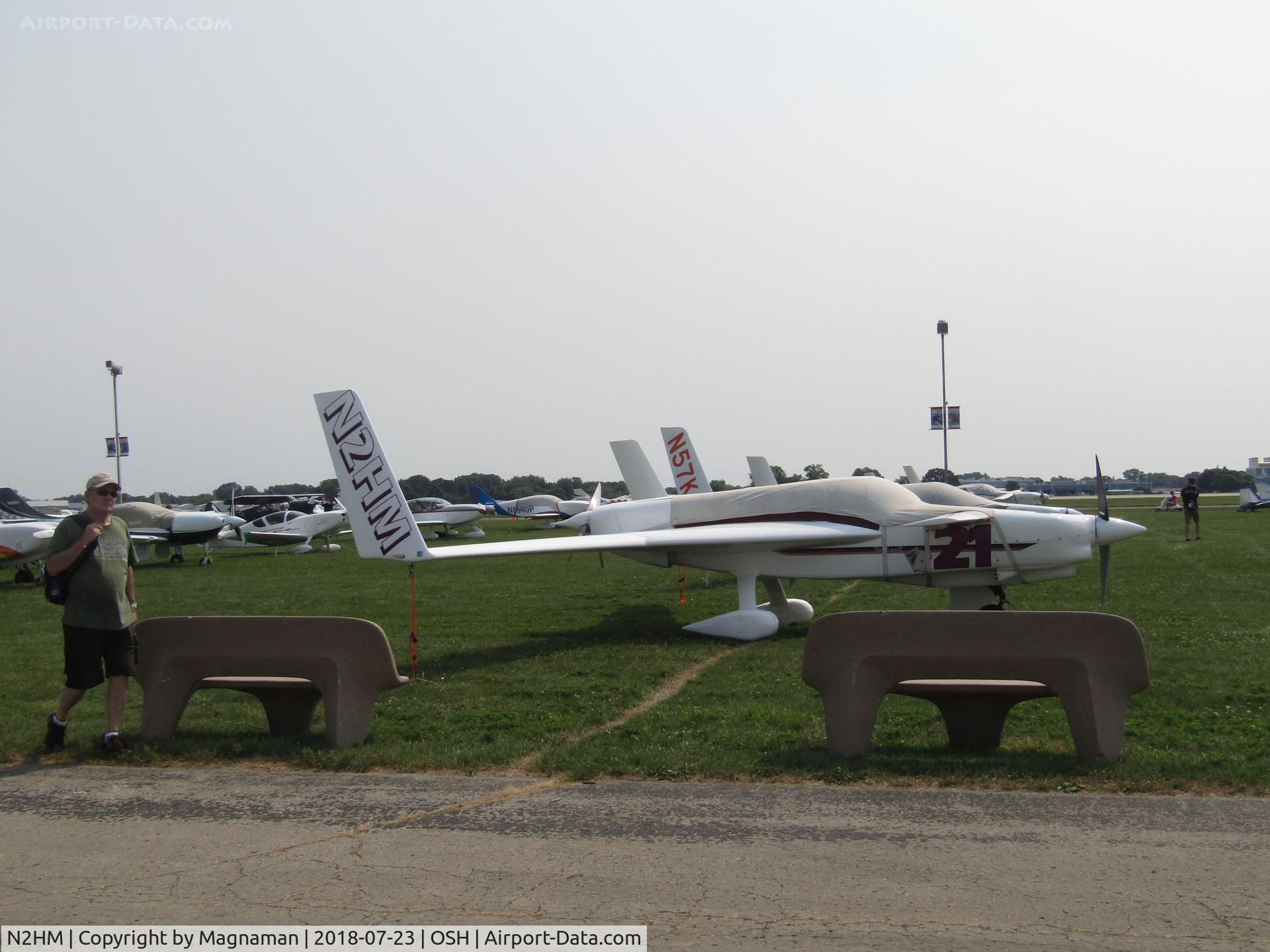 N2HM, 2000 Rutan Defiant C/N 146, loads of rutans at EAA