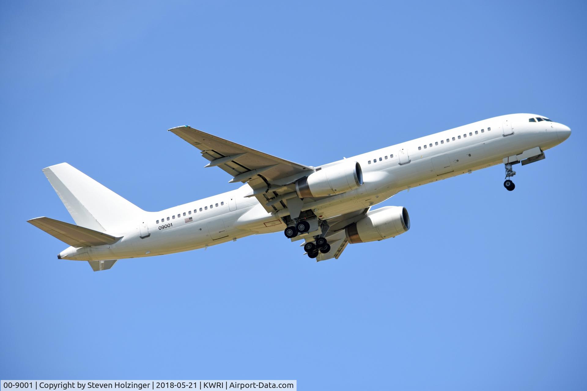 00-9001, 1994 Boeing C-32B (757-23A) C/N 25494, On short final to WRI.