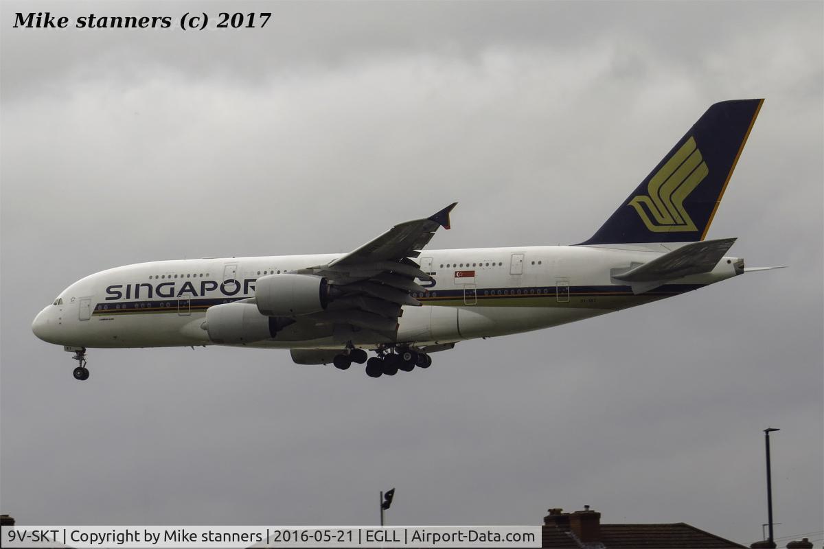 9V-SKT, 2012 Airbus A380-841 C/N 092, Singapore Airlines A380- 841 Landing runway 27L from SIN,LHR 21.5.16