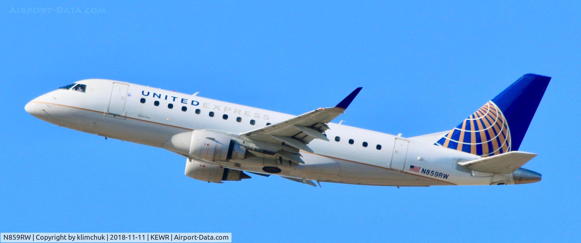 N859RW, 2005 Embraer 170SE (ERJ-170-100SE) C/N 17000082, Taking off runway 22R
1 hour flight flight to Pittsburgh, PA