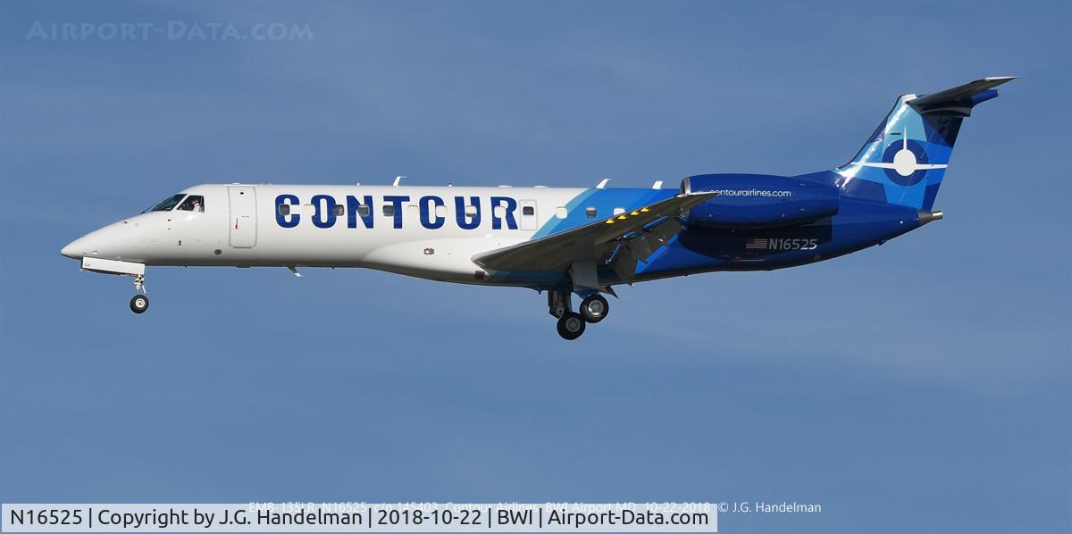 N16525, 2001 Embraer ERJ-135LR (EMB-135LR) C/N 145403, On final.