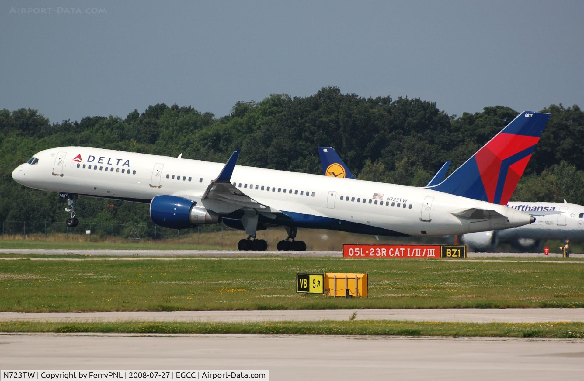 N723TW, 2000 Boeing 757-231 C/N 29378, Delta B752 lifting-off.