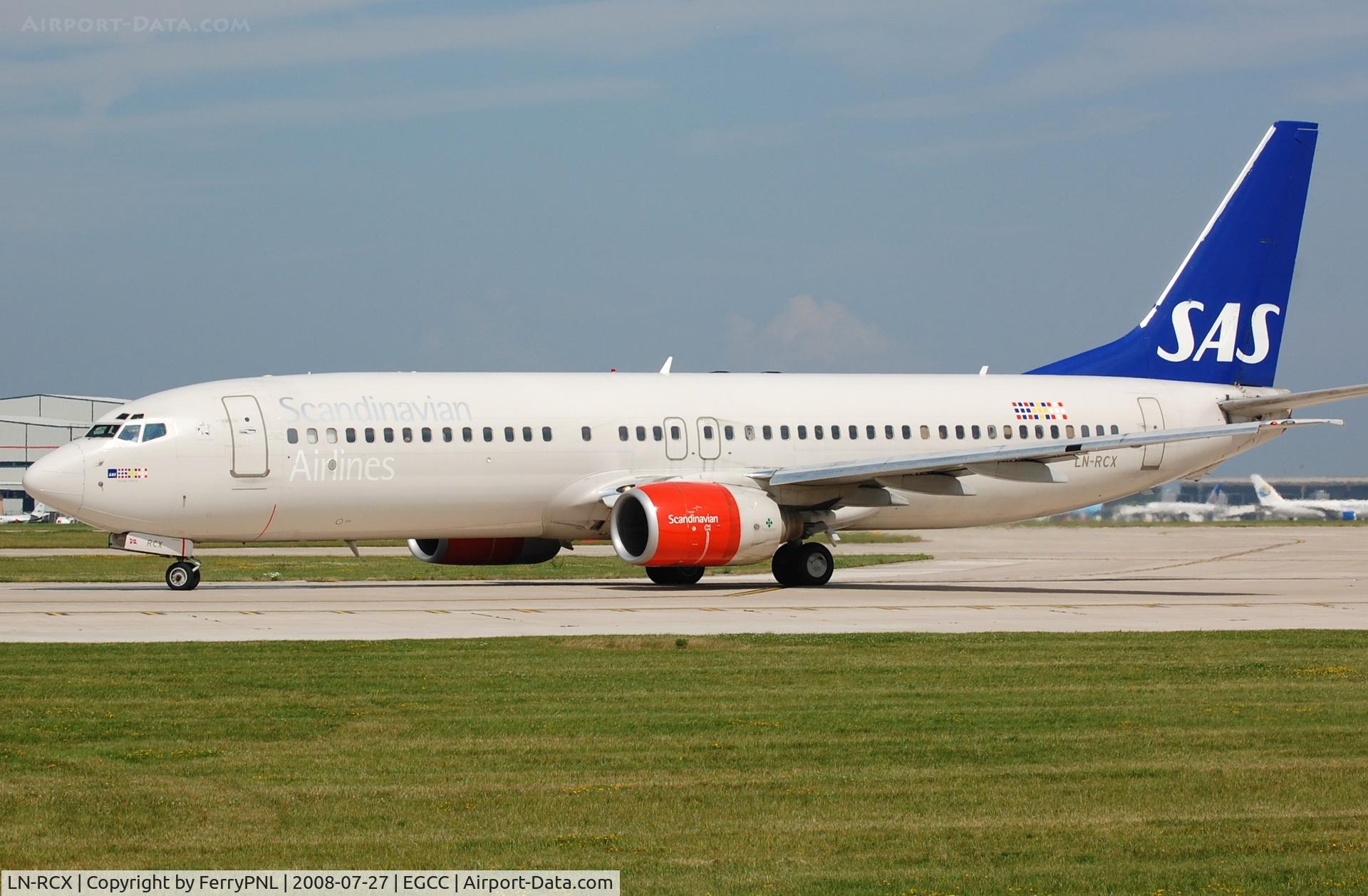 LN-RCX, 2000 Boeing 737-883 C/N 30196, SAS B738 for departure