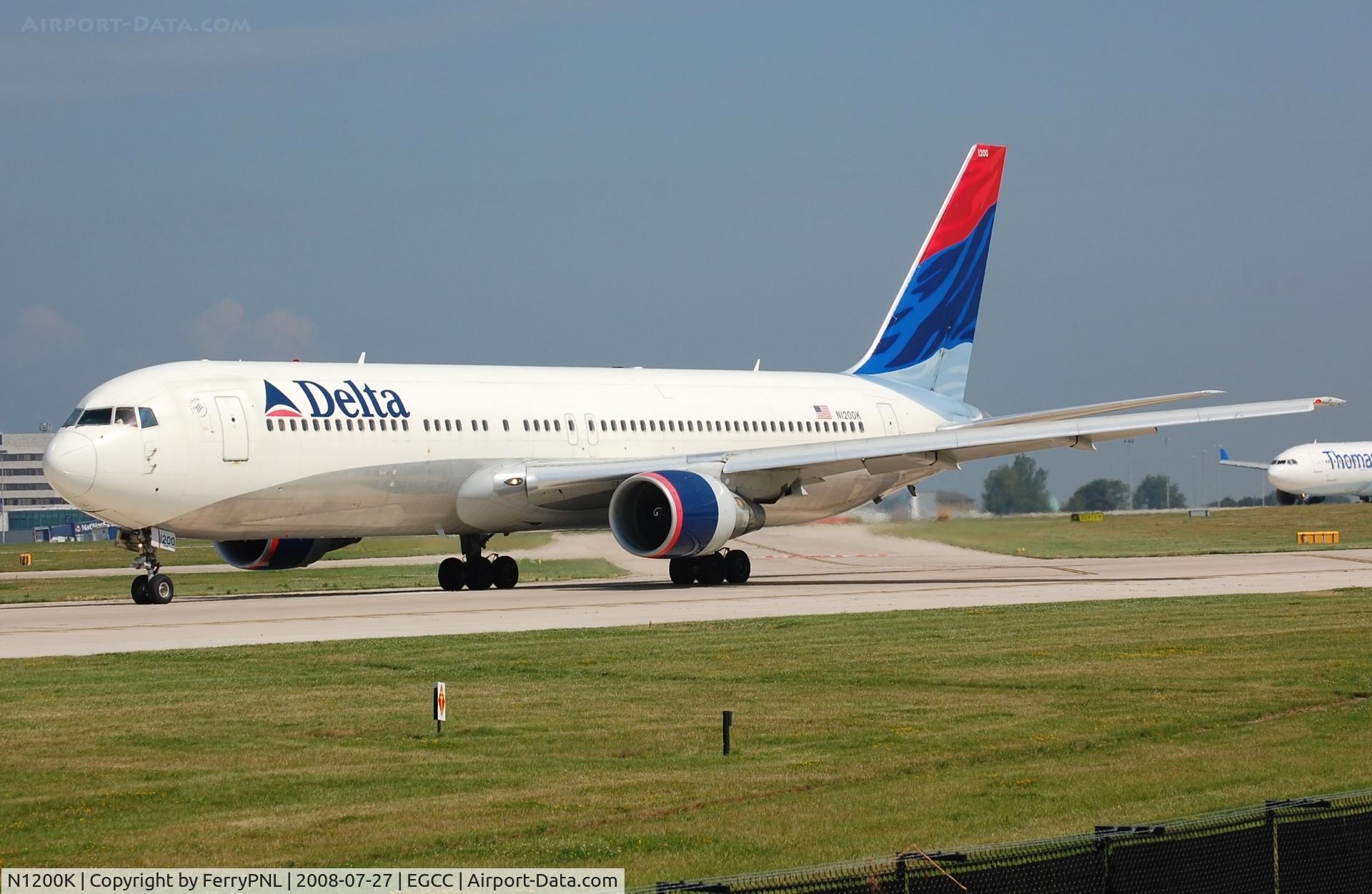 N1200K, 1998 Boeing 767-332 C/N 28457, Departure of Delta B763 before winglets were added.