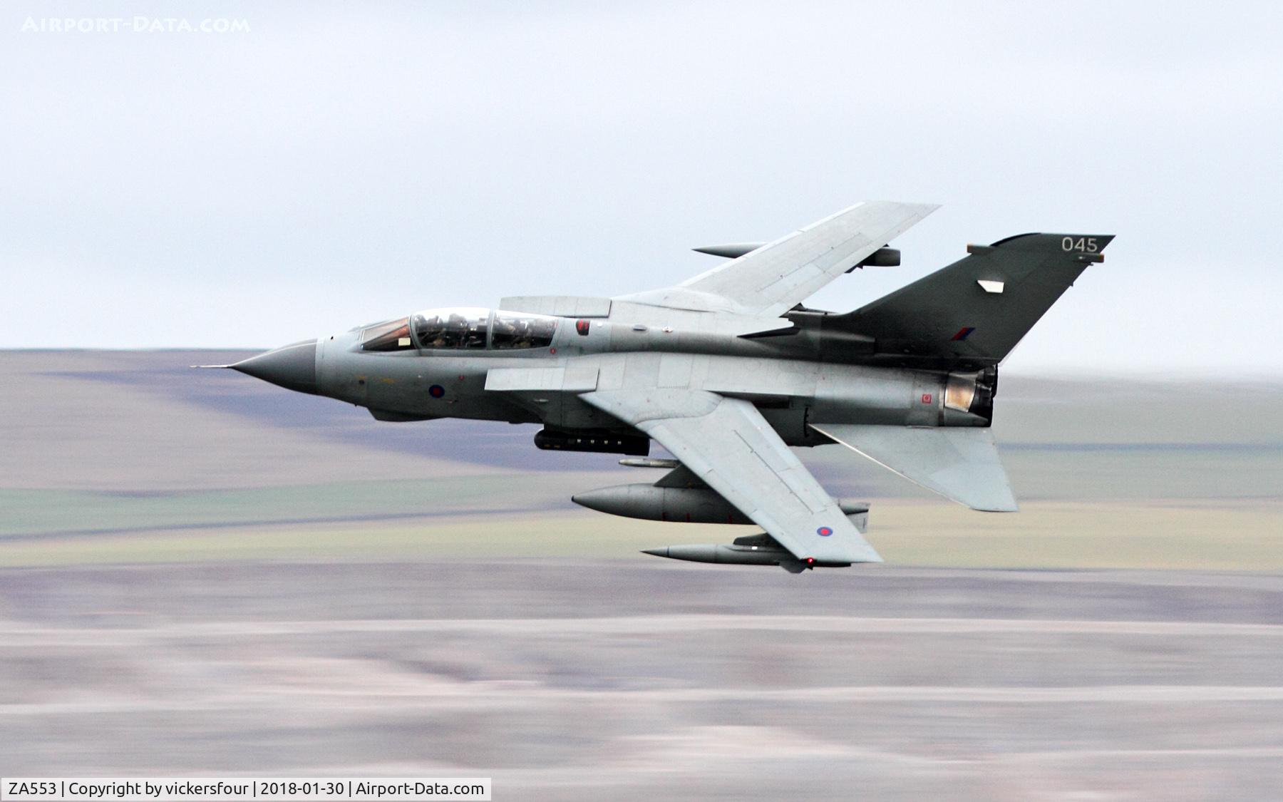 ZA553, 1981 Panavia Tornado GR.4 C/N 070/BS018/3037, LFA8. Derwent Valley, Derbyshire.