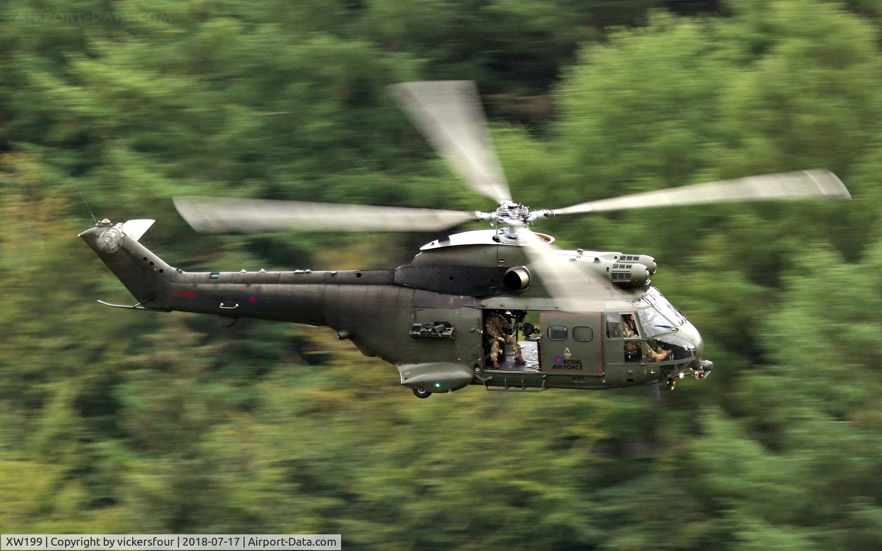XW199, 1971 Westland Puma HC.1 C/N 1042/F9746, LFA8. Derwent Valley, Derbyshire. RAF Puma HC2.
