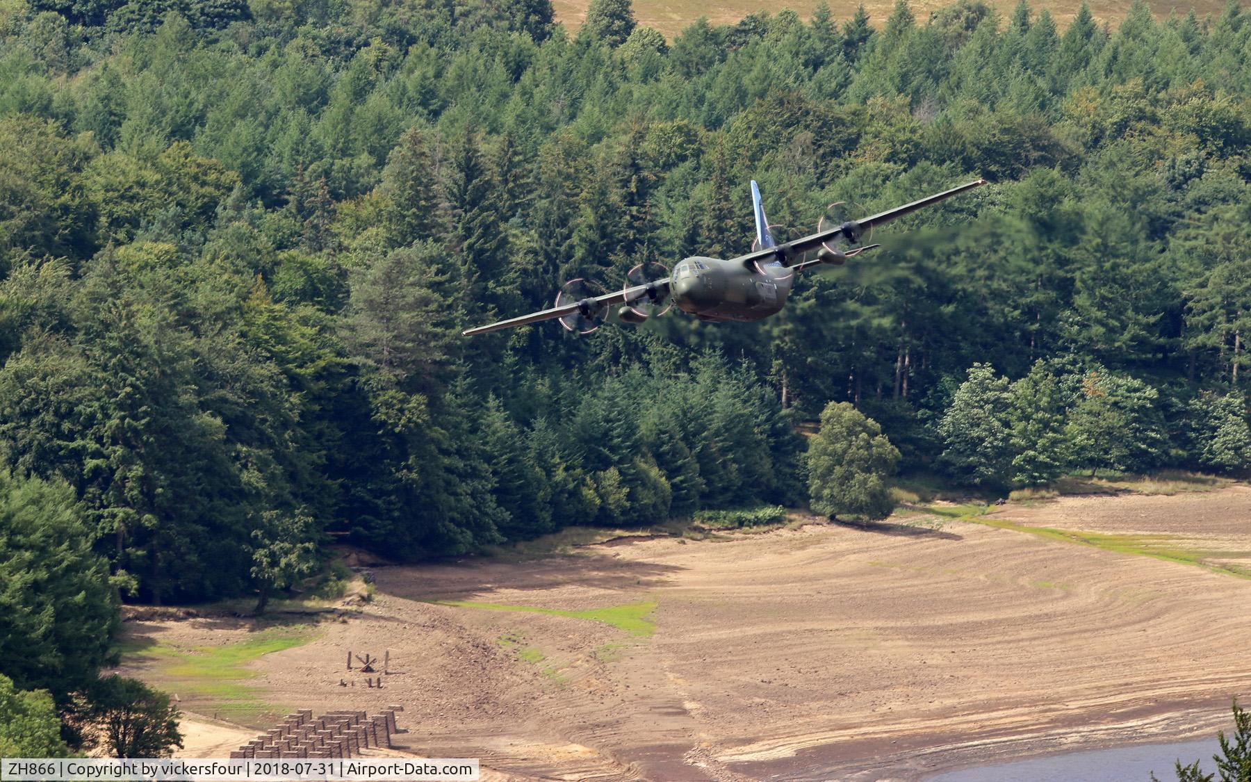 ZH866, 1996 Lockheed Martin C-130J-30 Hercules C.4 C/N 382-5414, LFA8. Derwent Valley, Derbyshire. RAF Hercules C6.