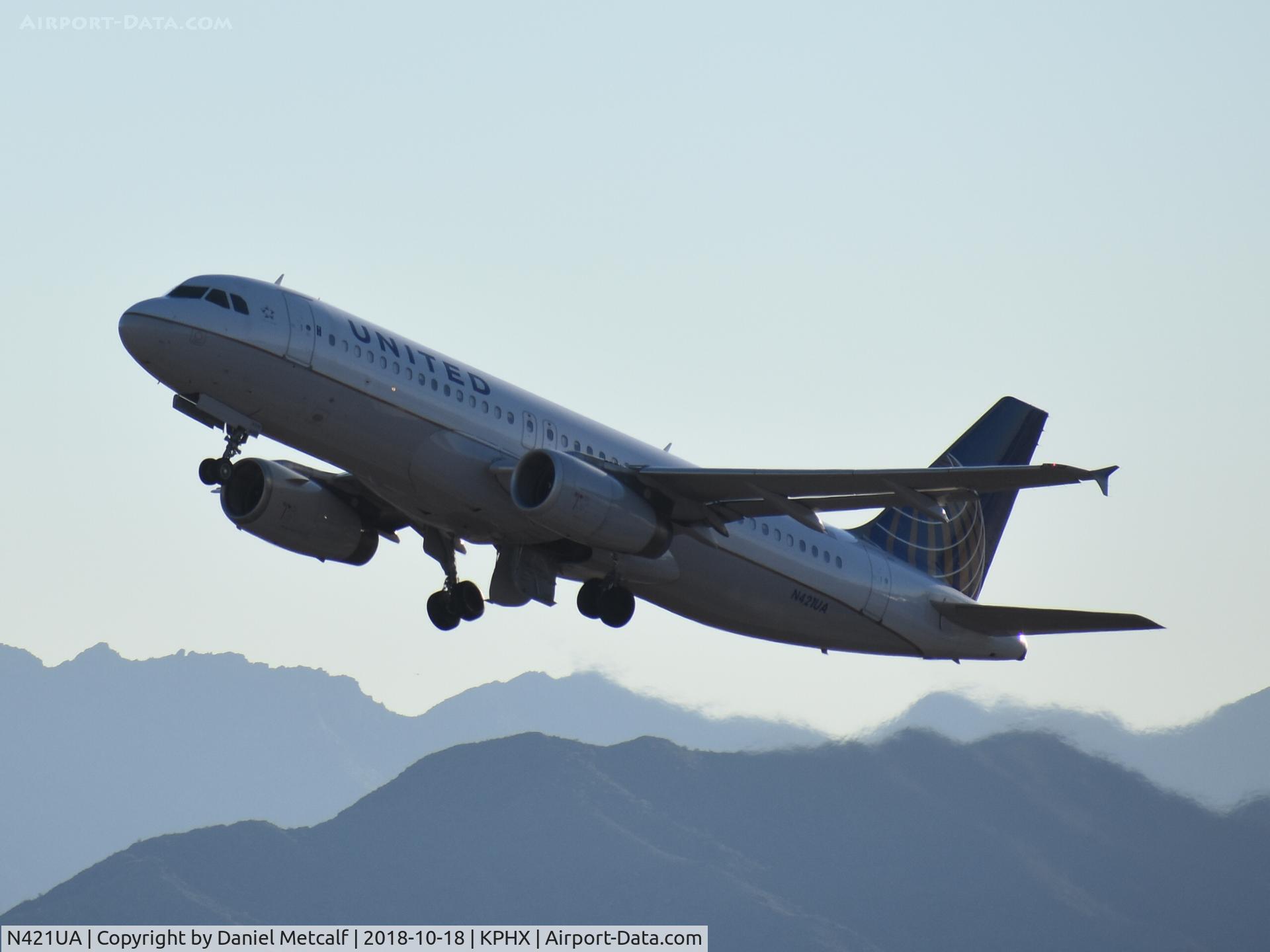 N421UA, 1994 Airbus A320-232 C/N 500, Seen taking off from Phoenix Sky Harbor International Airport