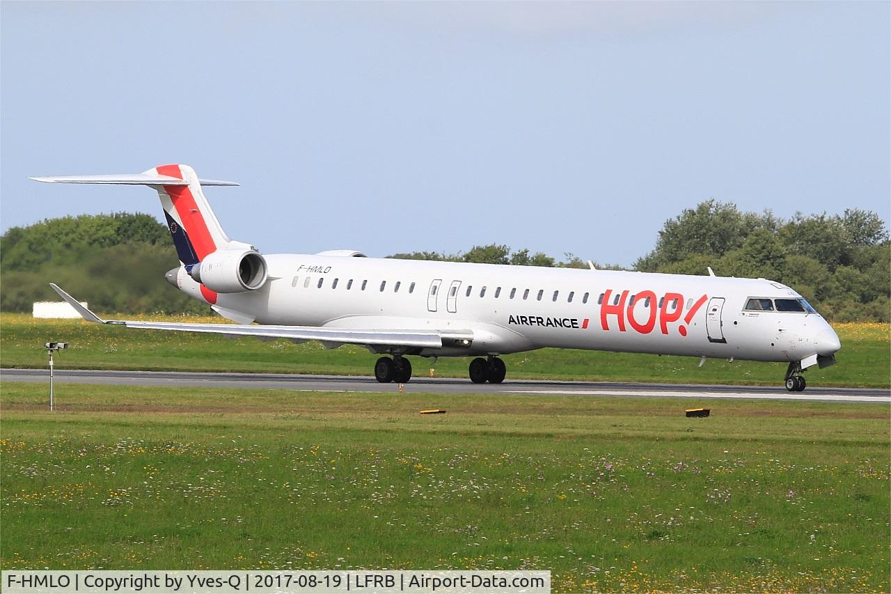 F-HMLO, 2015 Bombardier CRJ-1000EL NG (CL-600-2E25) C/N 19041, Canadair Regional Jet CRJ-1000EL, Taxiing rwy 25L, Brest-Bretagne airport (LFRB-BES)