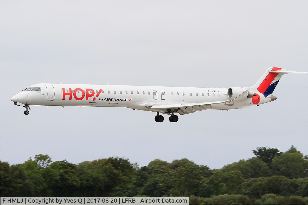 F-HMLJ, 2011 Bombardier CRJ-1000EL NG (CL-600-2E25) C/N 19015, Canadair Regional Jet CRJ-1000, On final rwy 25L, Brest-Bretagne Airport (LFRB-BES)