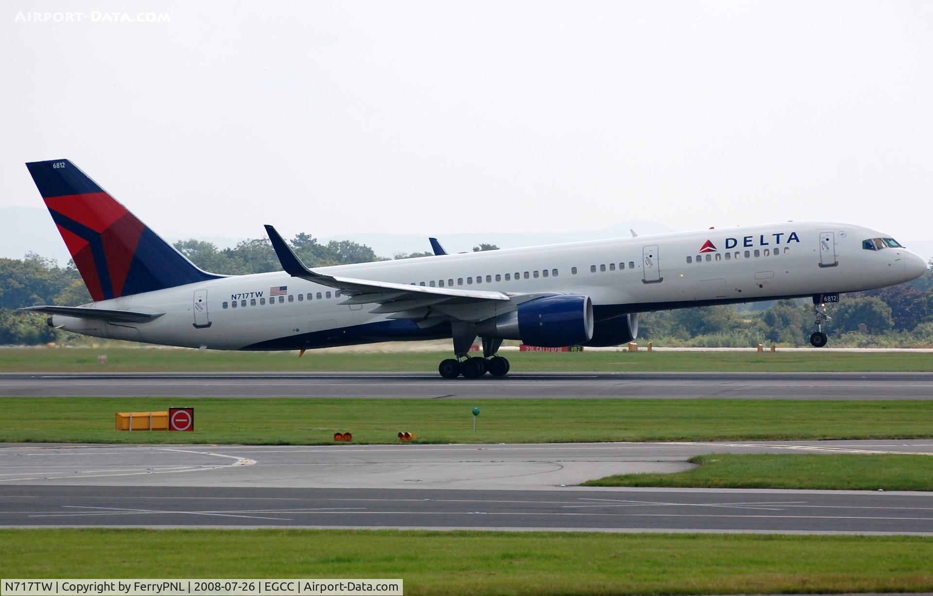 N717TW, 1999 Boeing 757-231 C/N 28485, Lift-off of Delta B752