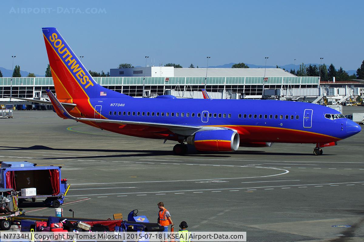 N7734H, 2006 Boeing 737-7BD C/N 33923, 