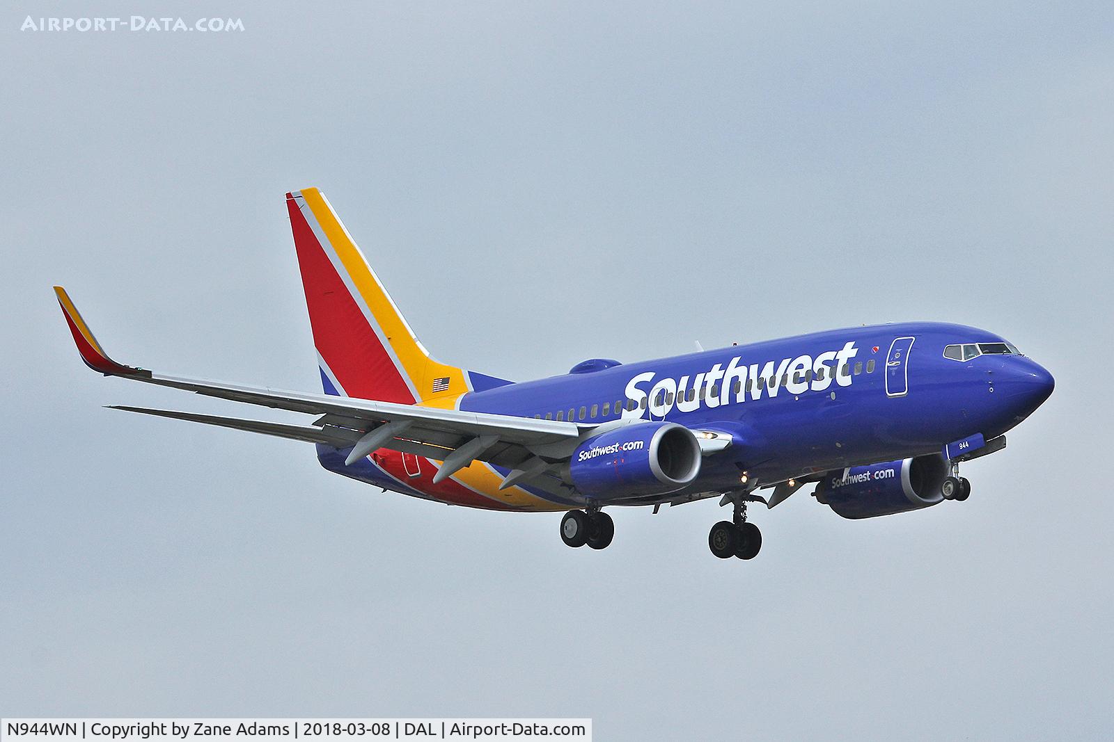 N944WN, 2010 Boeing 737-7H4 C/N 36659, Arriving at Love Field - Dallas, TX