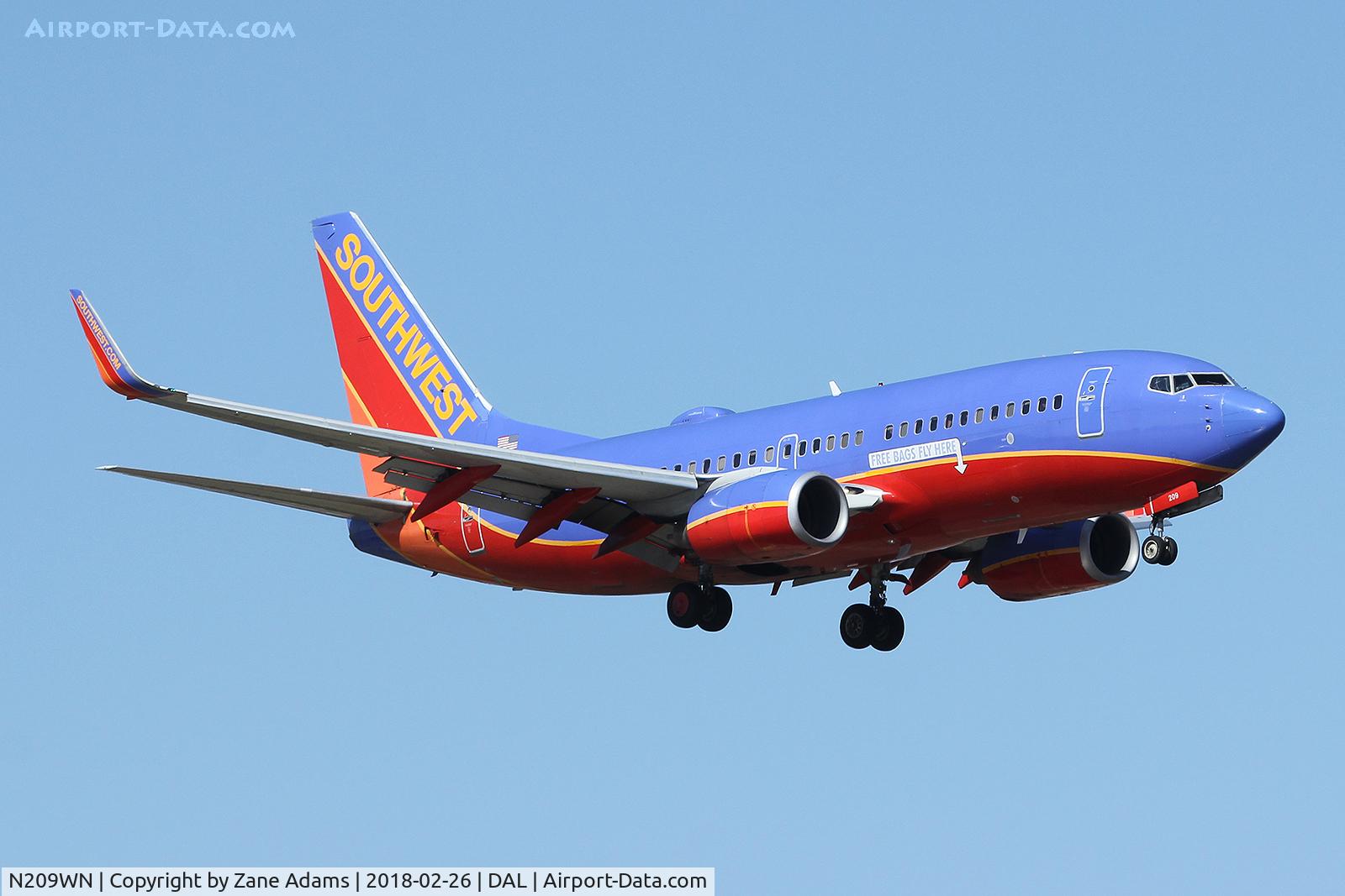 N209WN, 2005 Boeing 737-7H4 C/N 32484, Arriving at Love Field - Dallas, TX