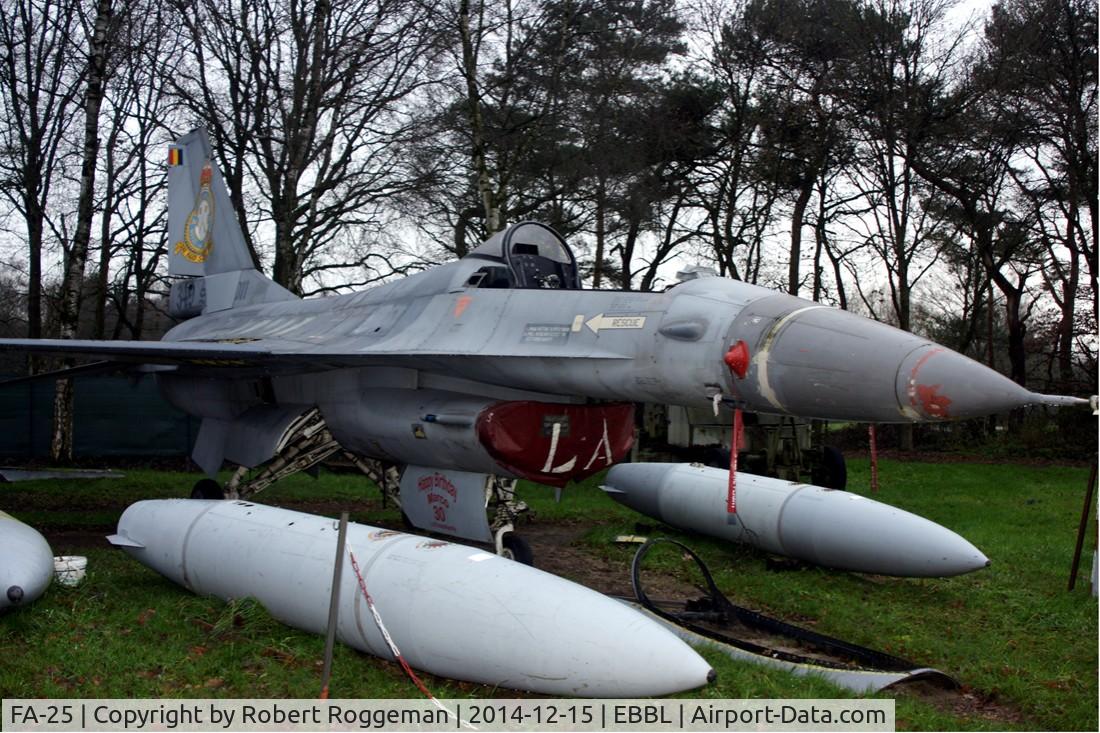 FA-25, SABCA F-16A Fighting Falcon C/N 6H-25, Preserved.FA-38 Fuselage.FA-25 Tail 349 SQD.