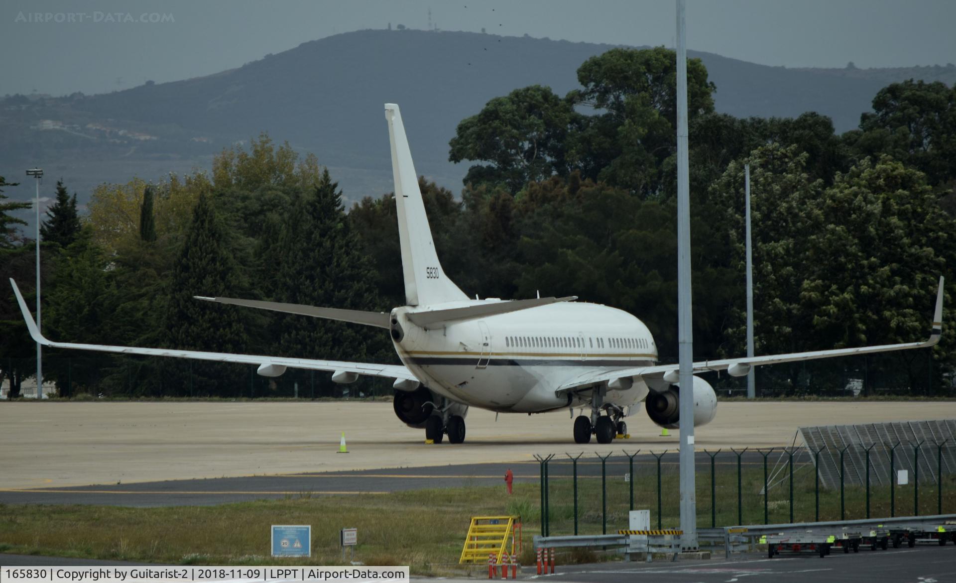 165830, 2000 Boeing C-40A (737-7AF) Clipper C/N 29980, At Lisbon