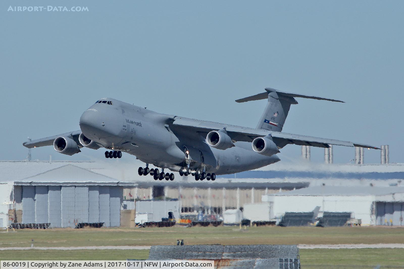 86-0019, 1986 Lockheed C-5B Galaxy C/N 500-0105, Departing NAS Fort Worth