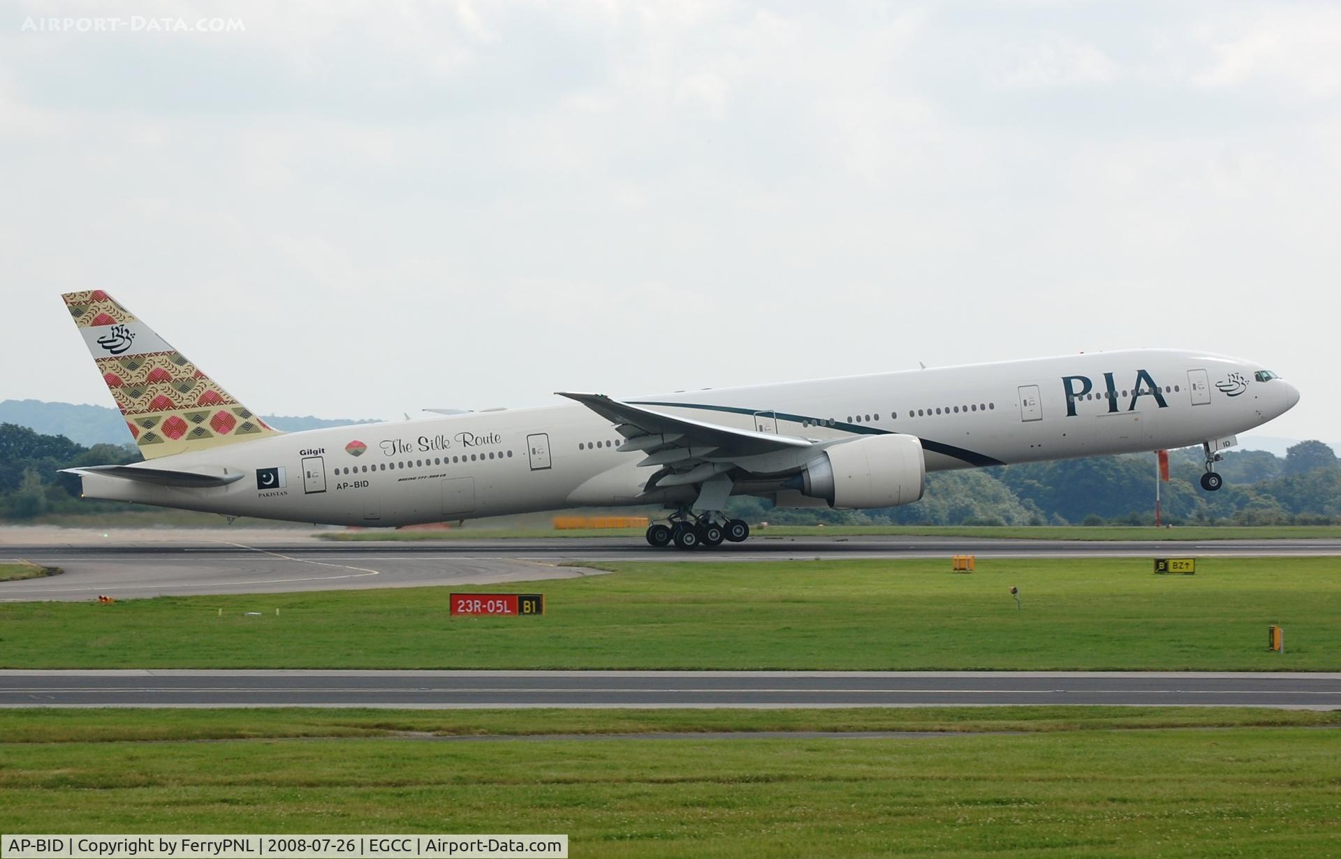 AP-BID, 2008 Boeing 777-340/ER C/N 33780, Lift-off for PIA B773
